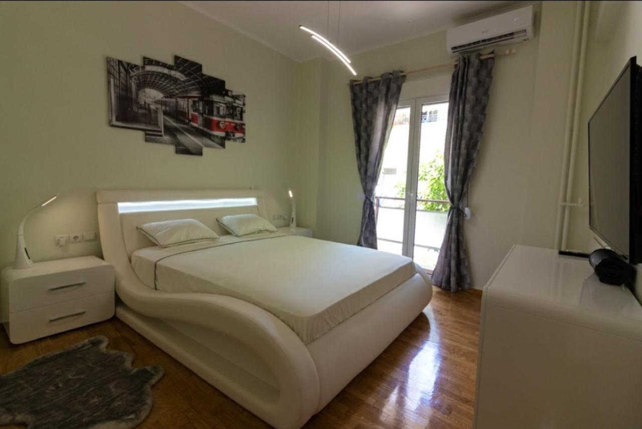 White House 30 Steps From The Metro Station Atenas